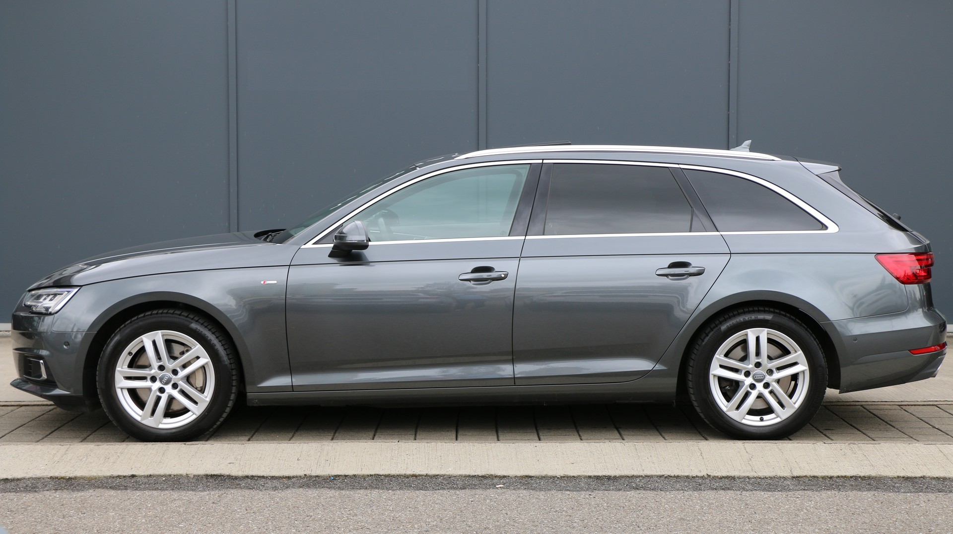 Audi A4 Avant 3.0 TDI Sport quattro (2018) - fotografia 3