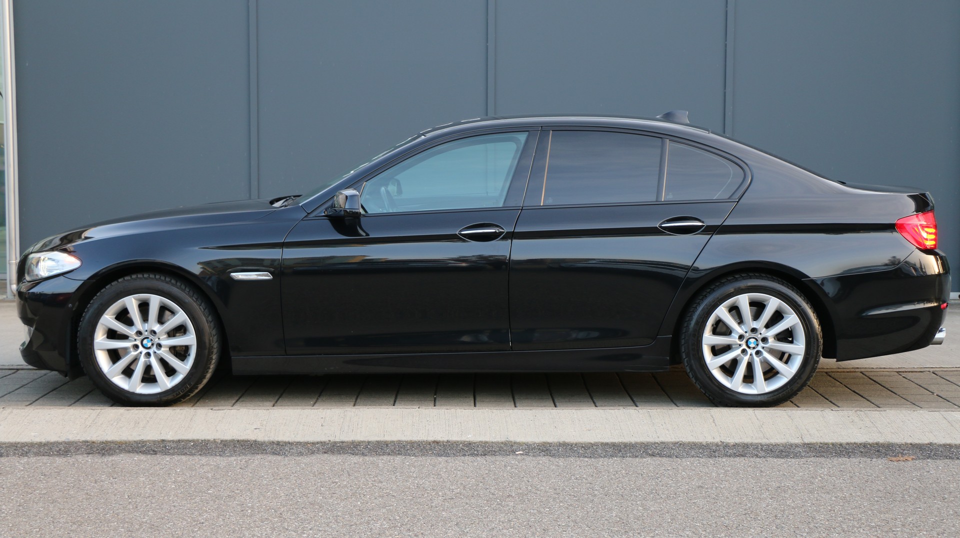BMW 530d xDrive (2013) - fotografia 4