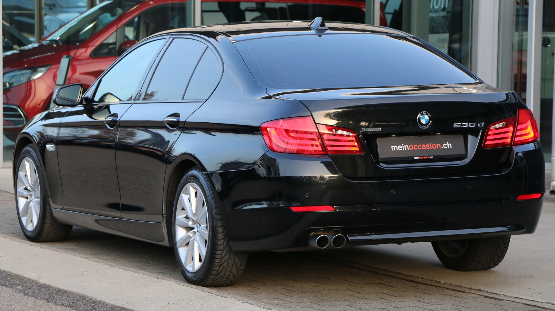 BMW 530d xDrive (2013) - fotografia 5
