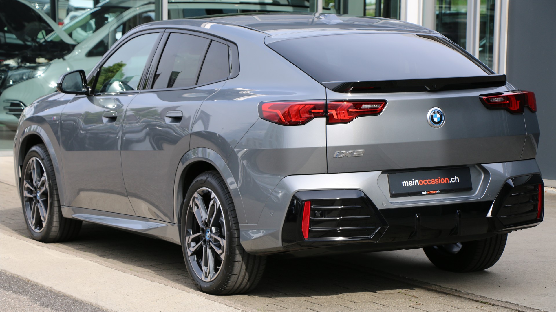 BMW iX2 xDrive 30 M Sport (2024) - fotografia 4