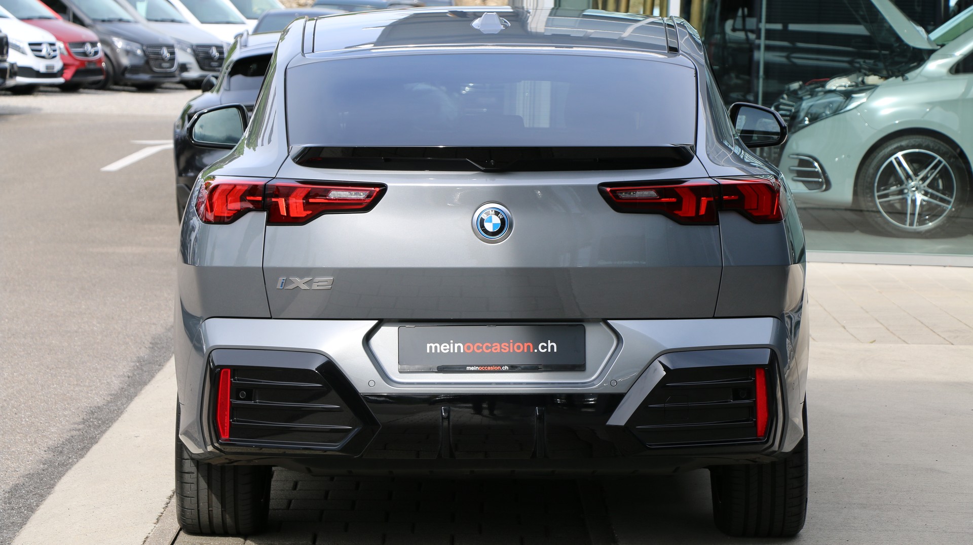 BMW iX2 xDrive 30 M Sport (2024) - fotografia 5