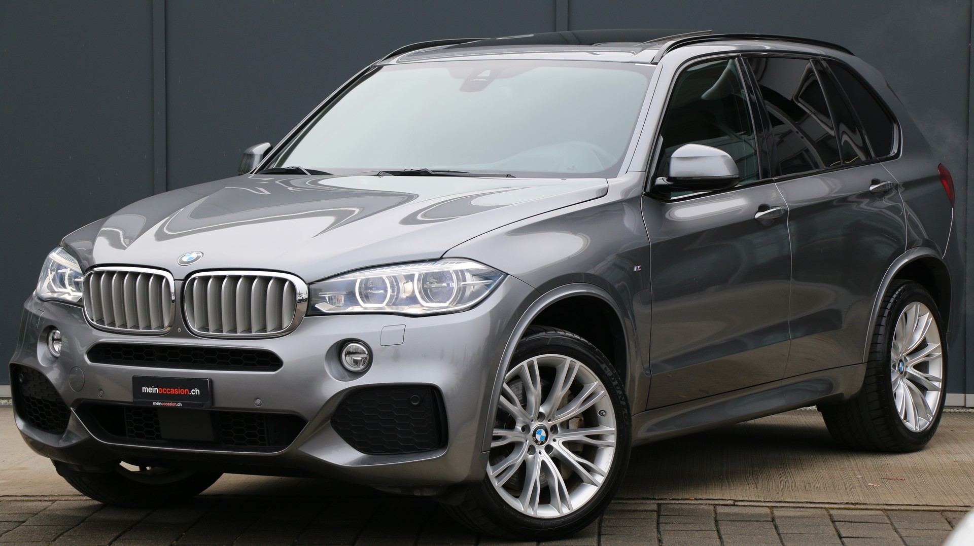 BMW X5 xDrive 50i (2016) - fotografia 2