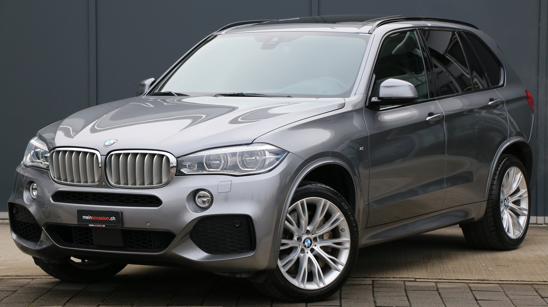 BMW X5 xDrive 50i (2016) - fotografia 3
