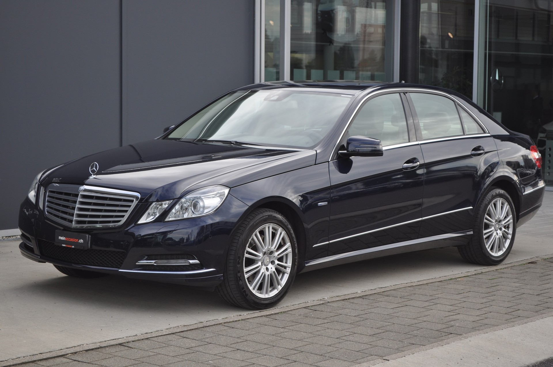 Mercedes-Benz E 300 CGI BlueEfficiency Elegance (2013) - fotografia 2