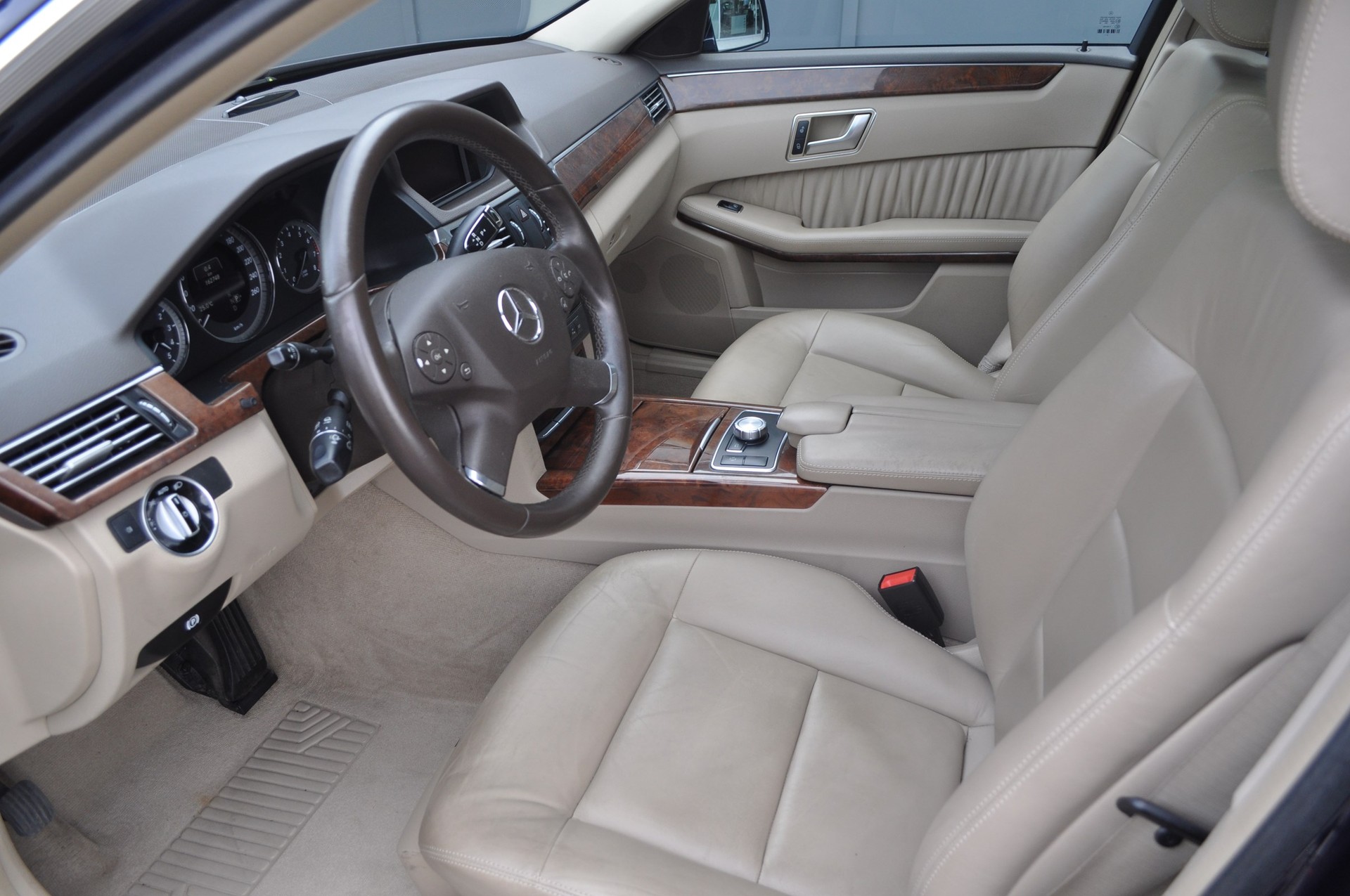 Mercedes-Benz E 300 CGI BlueEfficiency Elegance (2013) - fotografia 4