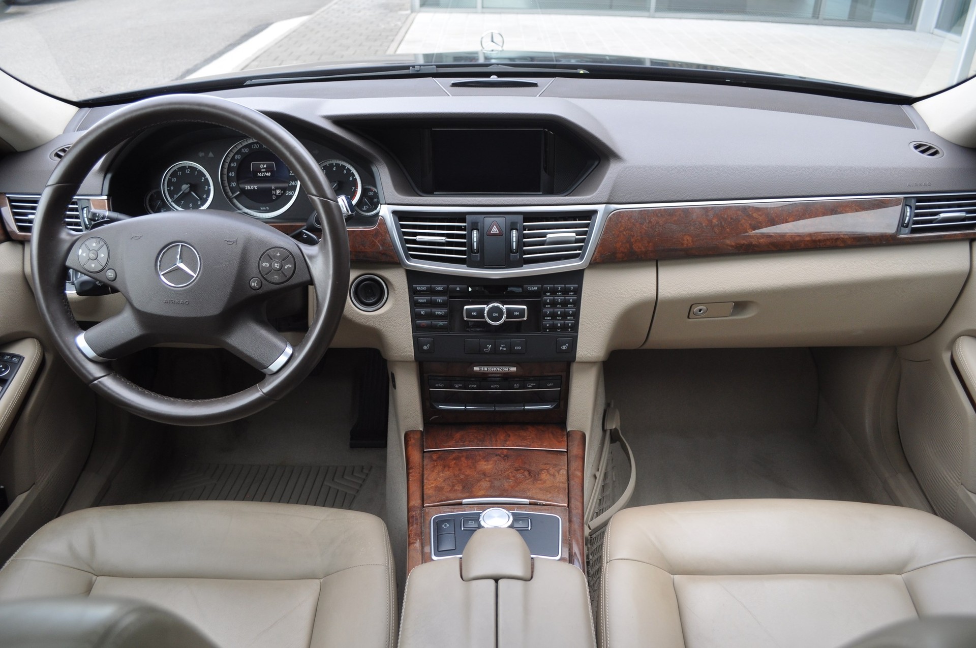 Mercedes-Benz E 300 CGI BlueEfficiency Elegance (2013) - fotografia 6