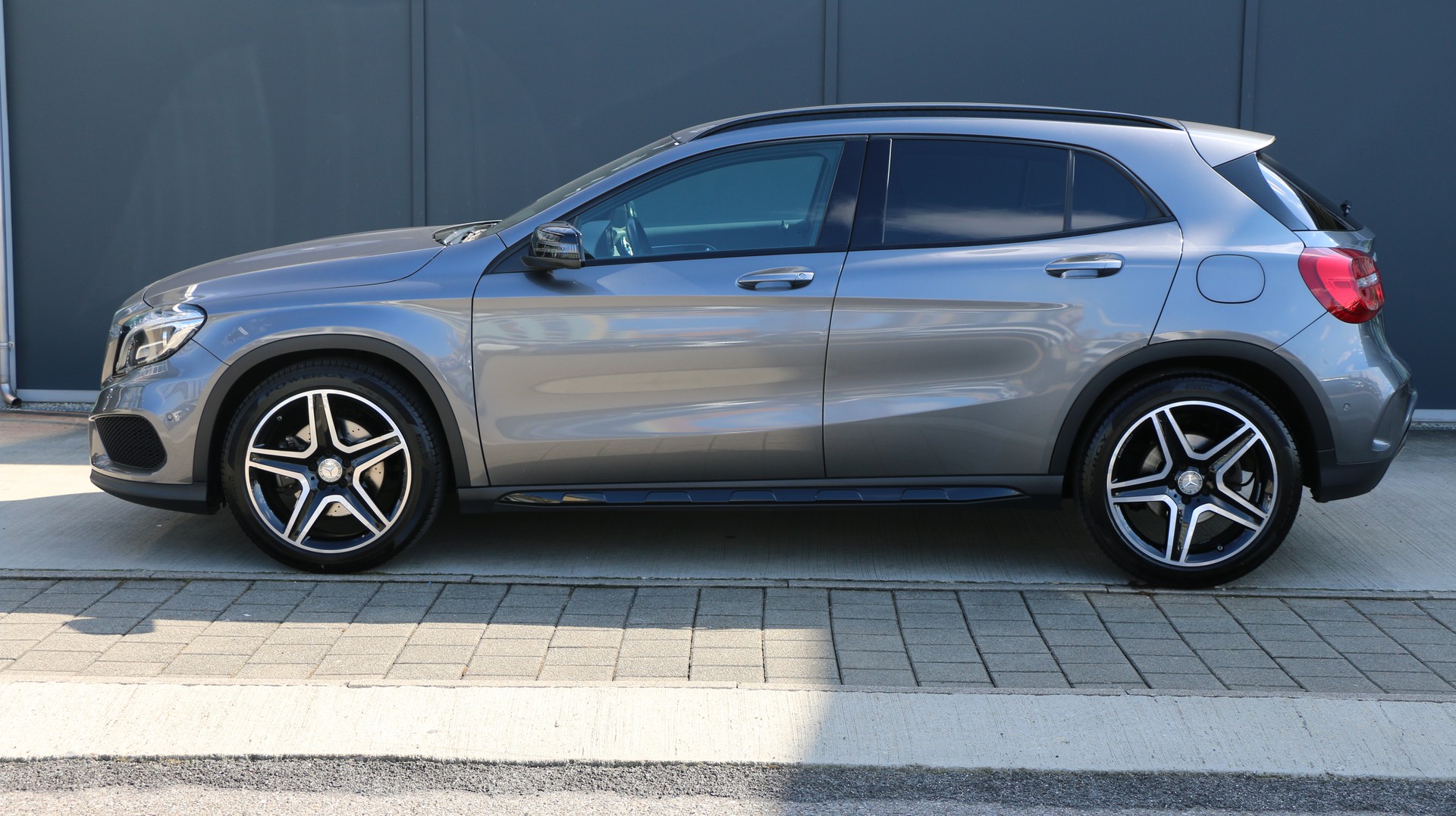 Mercedes-Benz GLA 250 AMG Line 4Matic (2015) - fotografia 3