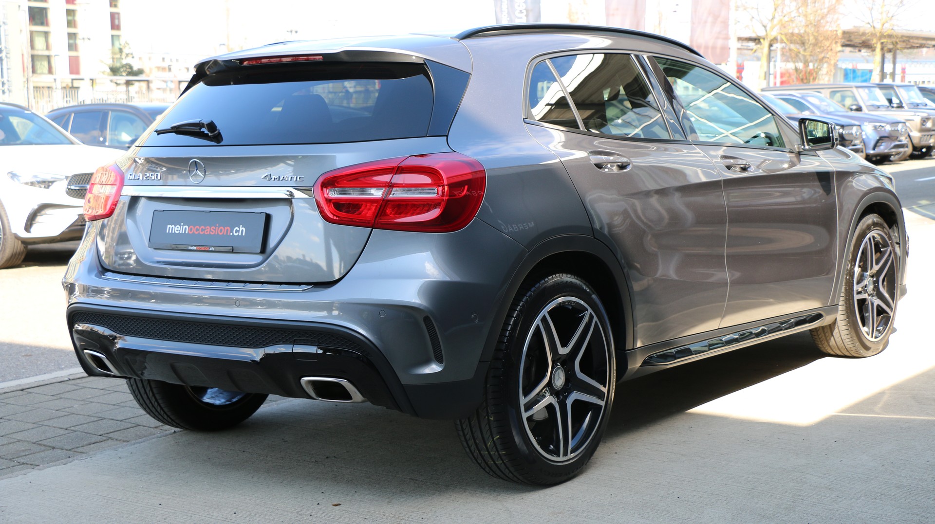 Mercedes-Benz GLA 250 AMG Line 4Matic (2015) - fotografia 6
