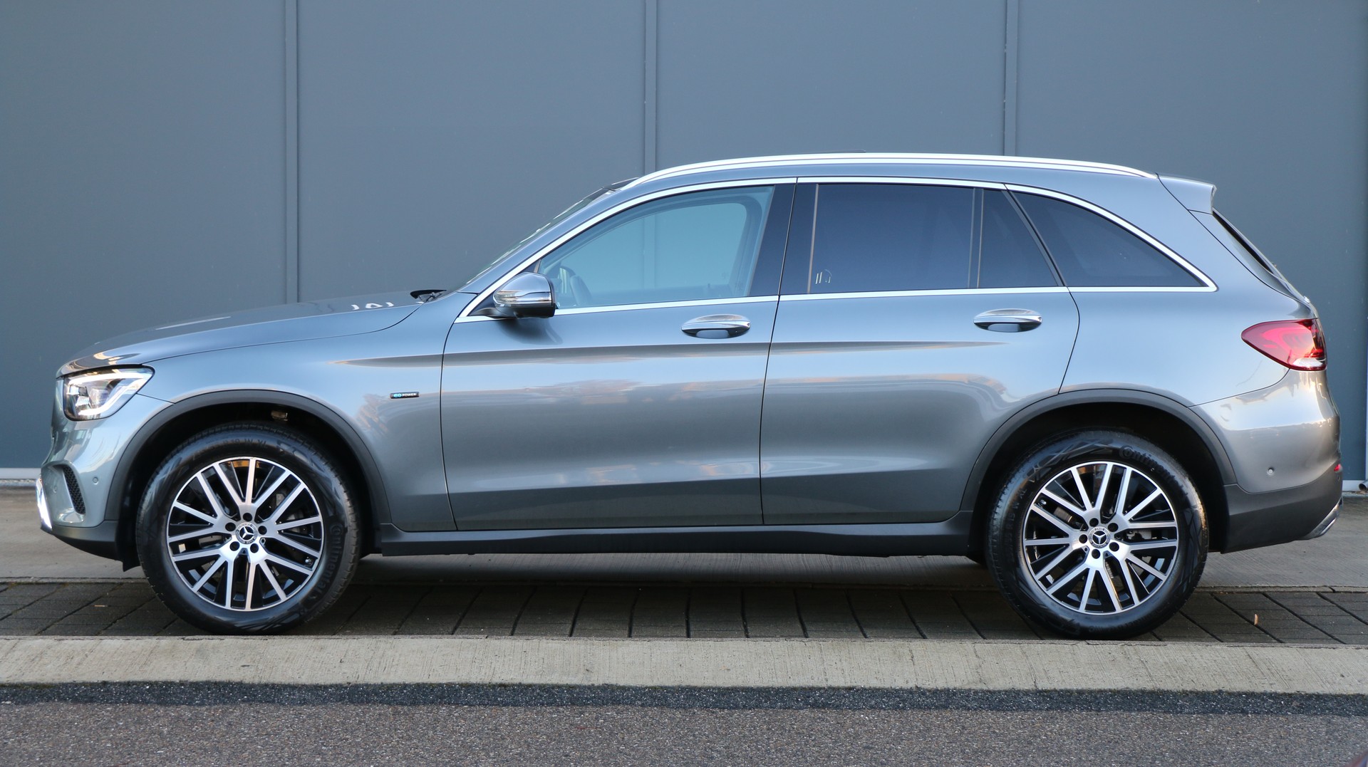 Mercedes-Benz GLC 300 e 4Matic (2020) - fotografia 3