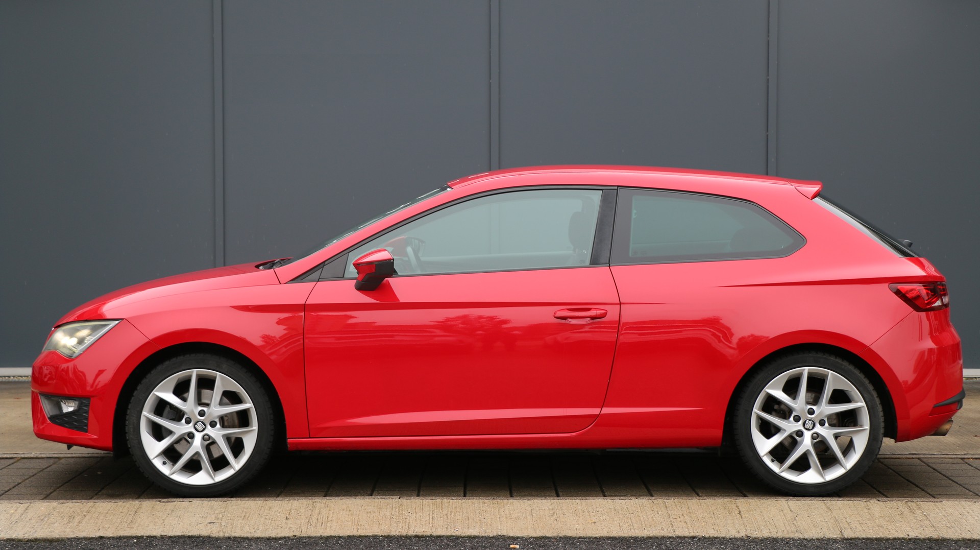 SEAT Leon SC 1.8 TSI FR (2013) - fotografia 3