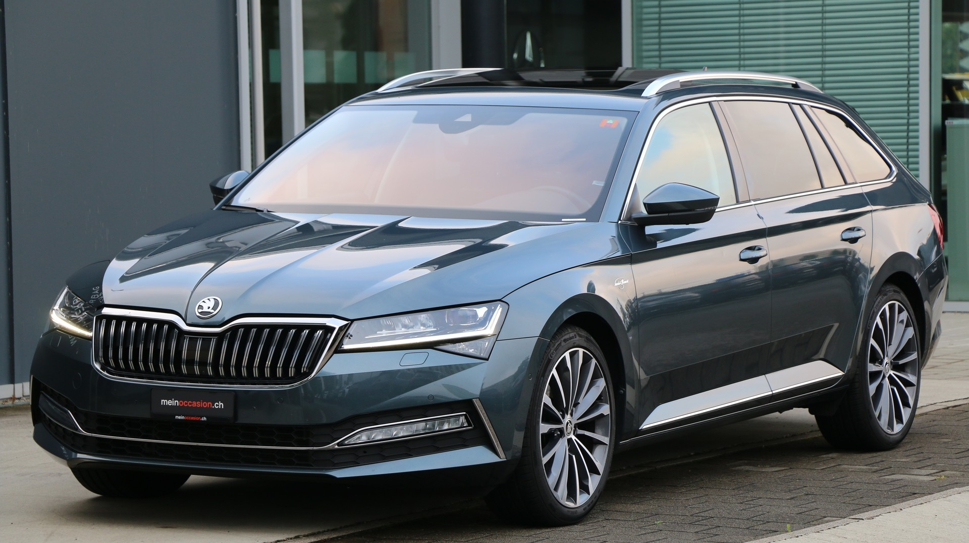 Skoda Superb 2.0 TDI L&K 4x4 cu AHK (2021) - fotografia 2