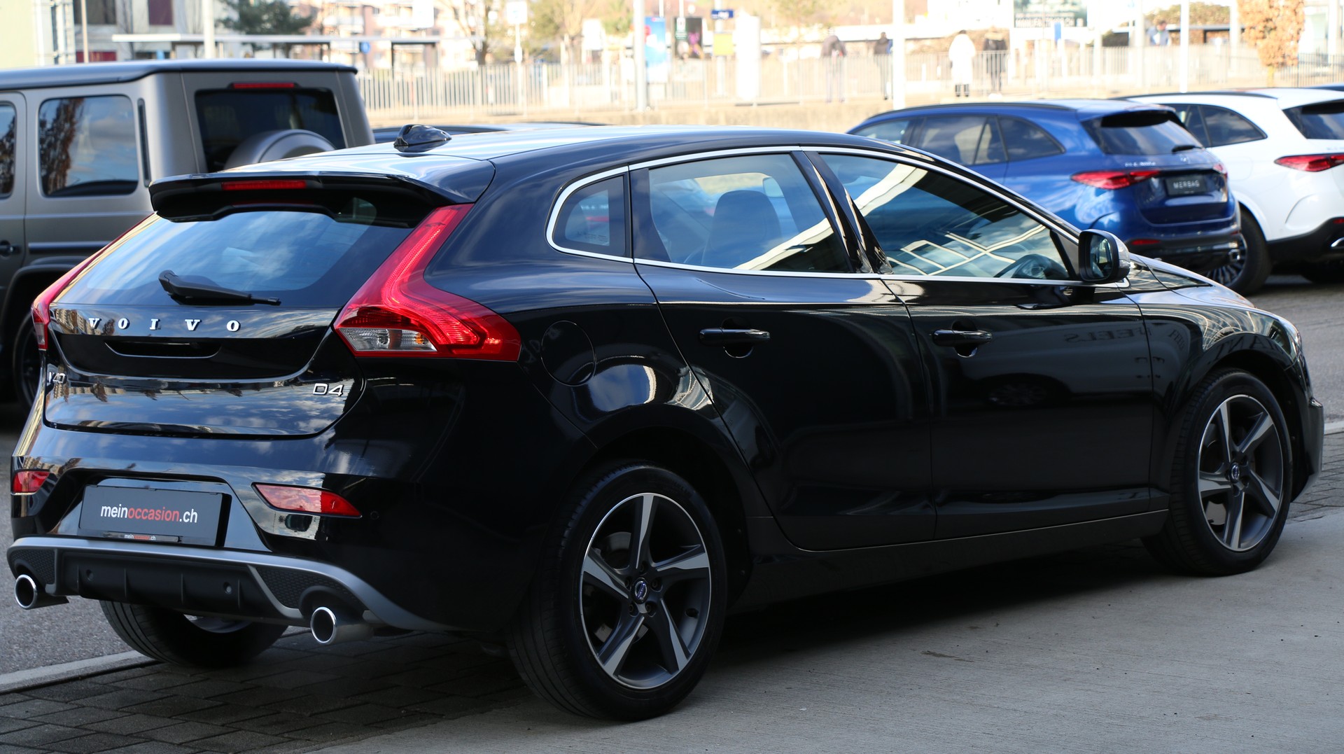 Volvo V40 D4 Momentum R-Design (2015) - fotografia 6