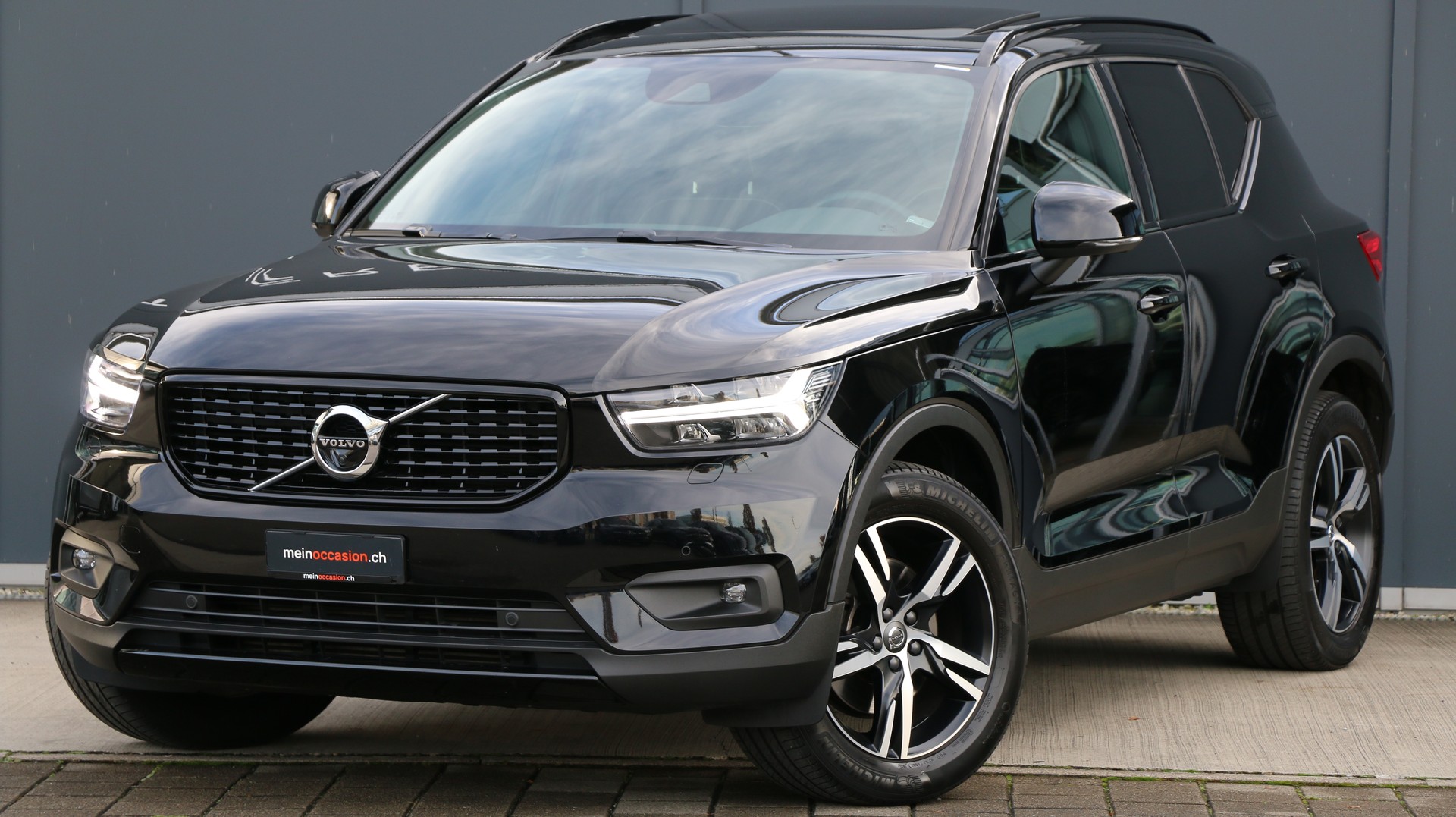 Volvo XC40 D4 AWD R-Design (2018) - fotografia 2