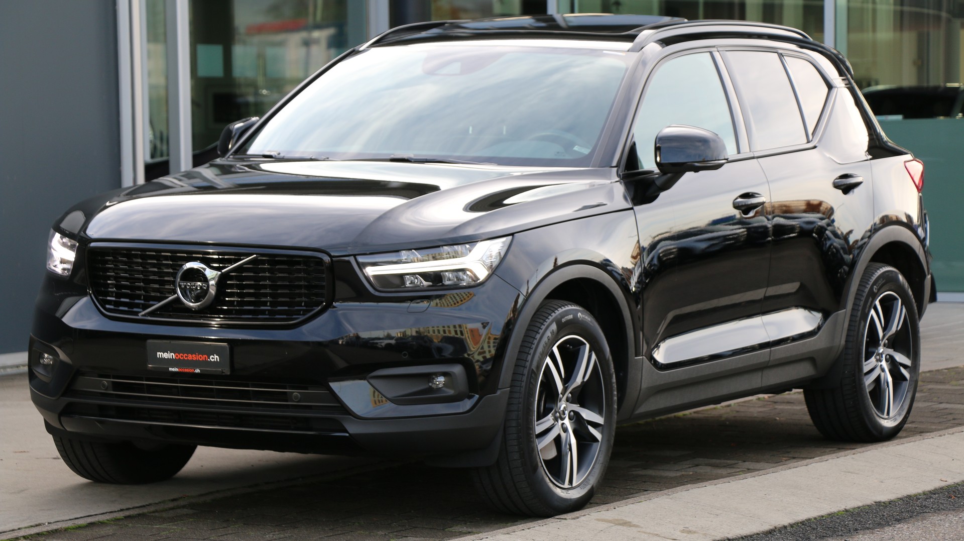 Volvo XC40 D4 AWD R-Design (2018) - fotografia 3