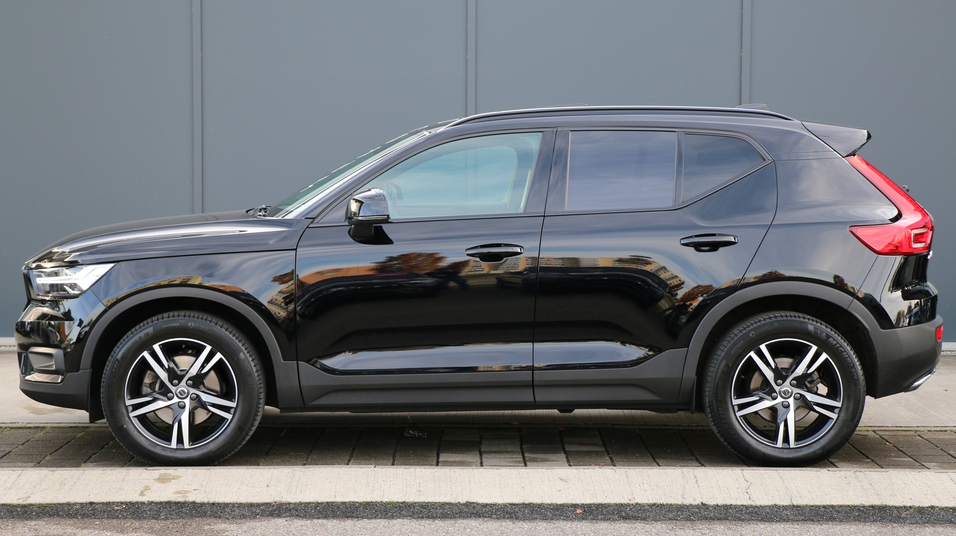 Volvo XC40 D4 AWD R-Design (2018) - fotografia 4