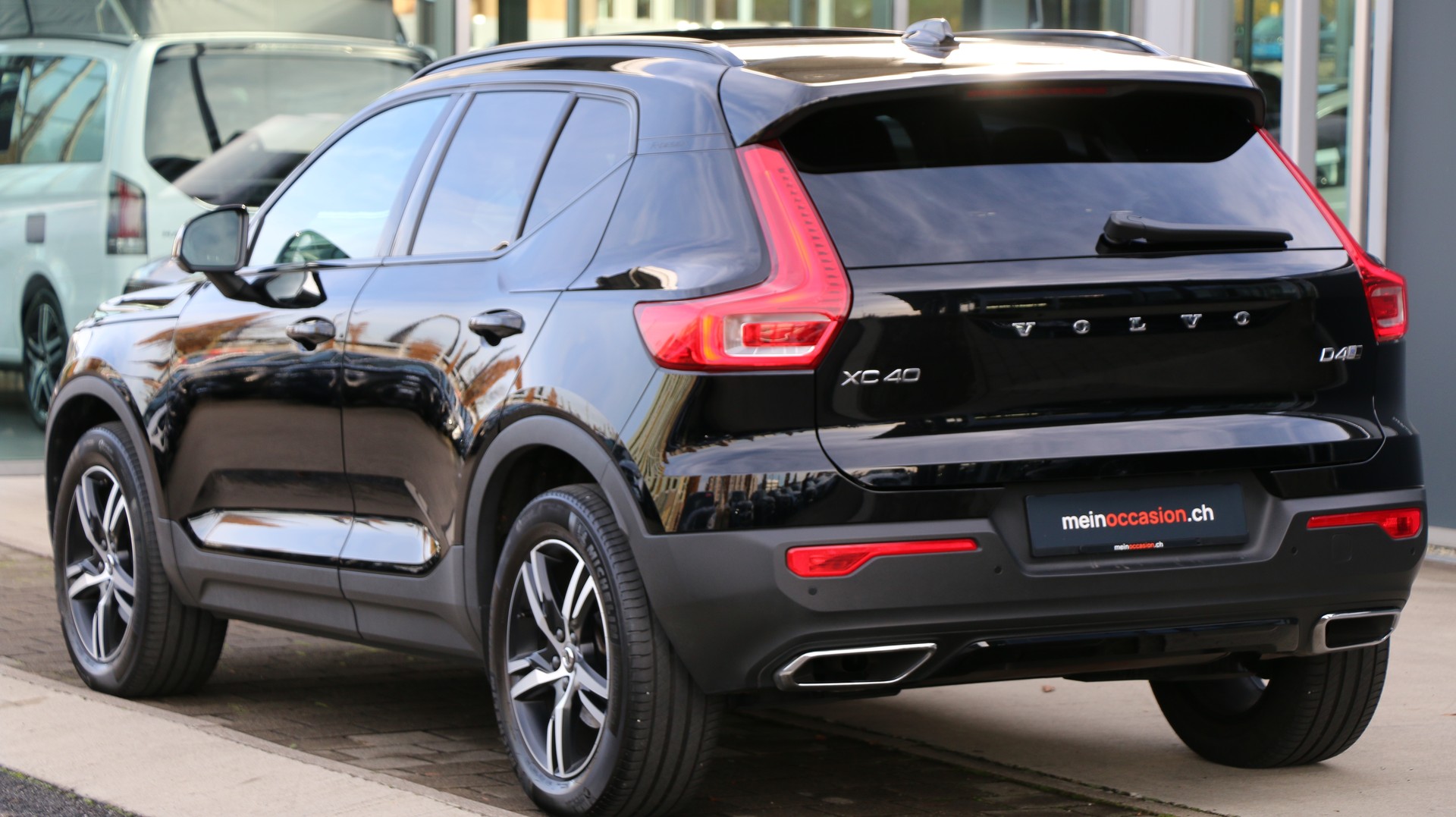 Volvo XC40 D4 AWD R-Design (2018) - fotografia 5