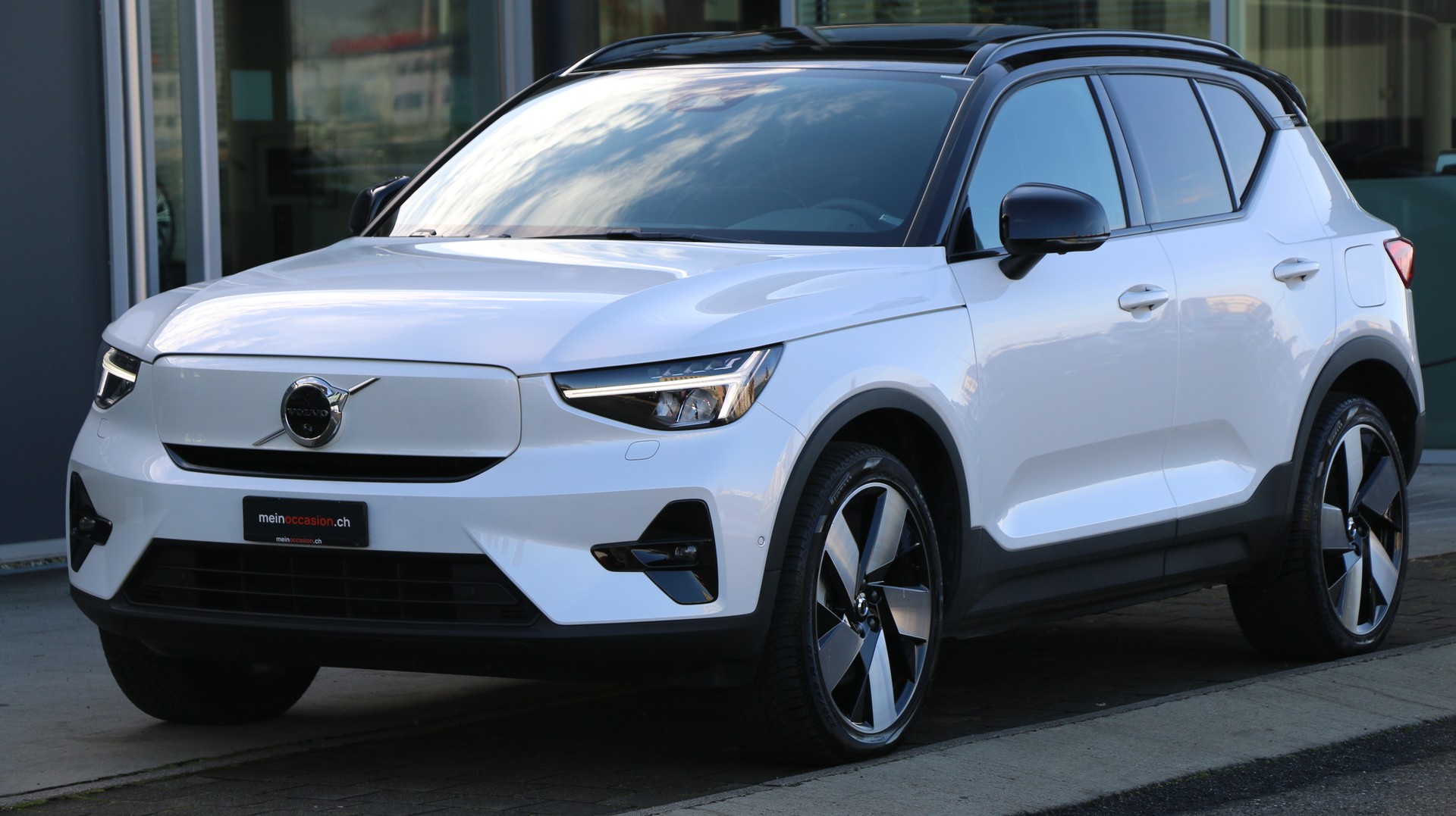 Volvo XC40 P8 AWD Recharge Ultimate (2023) - fotografia 2