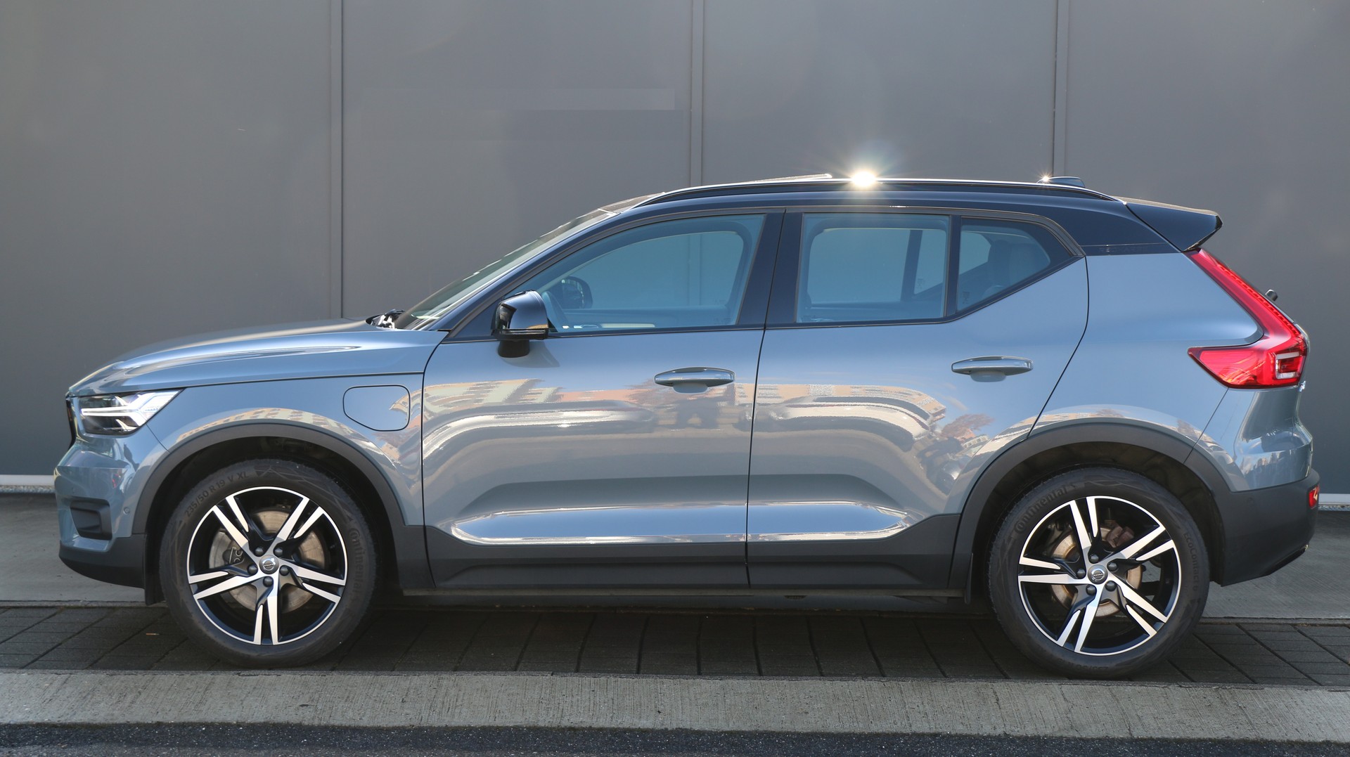 Volvo XC40 T5 Twin Engine R-Design Expression (2020) - fotografia 3