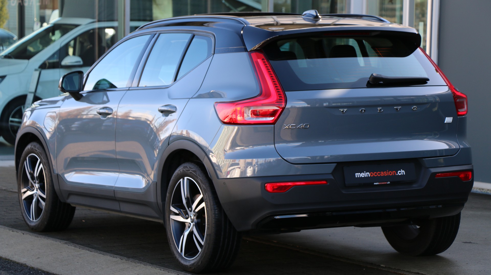 Volvo XC40 T5 Twin Engine R-Design Expression (2020) - fotografia 4
