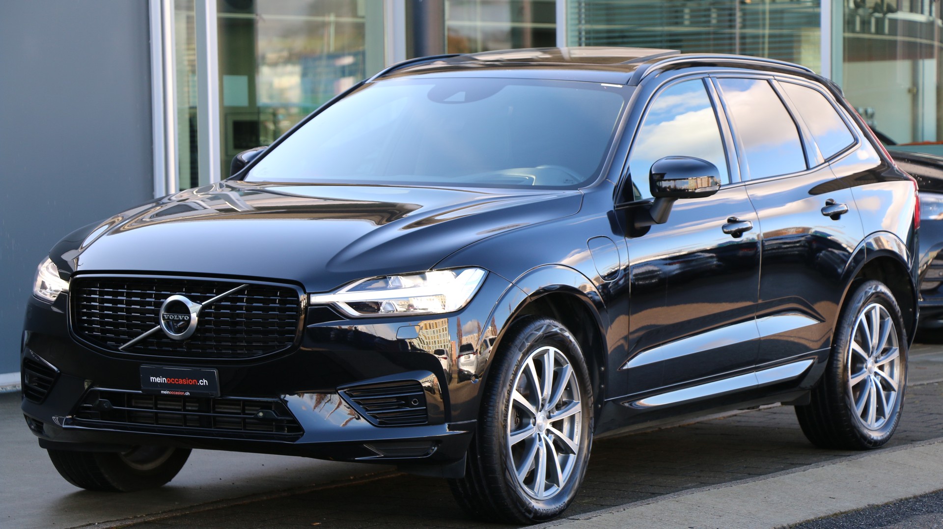 Volvo XC60 T8 eAWD (2020) - fotografia 2