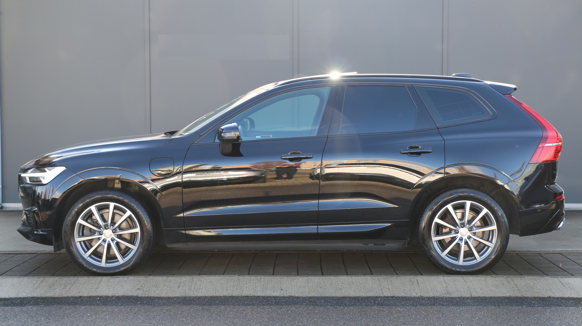 Volvo XC60 T8 eAWD (2020) - fotografia 3